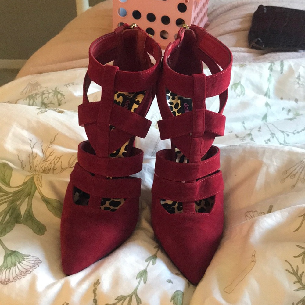 RED STRAPPY GORGEOUS HEELS